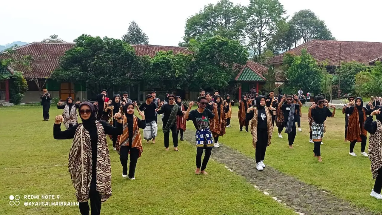 Parade dance campursari, mengenang pahlawan musik Didi Kempot The Lord of Ambyar. (Foto: Heni Purwono/Liputan6.com)