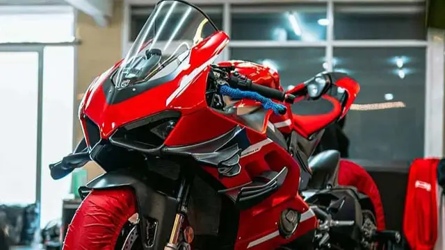 Pembeli Ducati Superleggera V4 Limited Edition juga mendapatkan kit balap spesial dari Ducati secara cuma-cuma ((DynamicThinker)