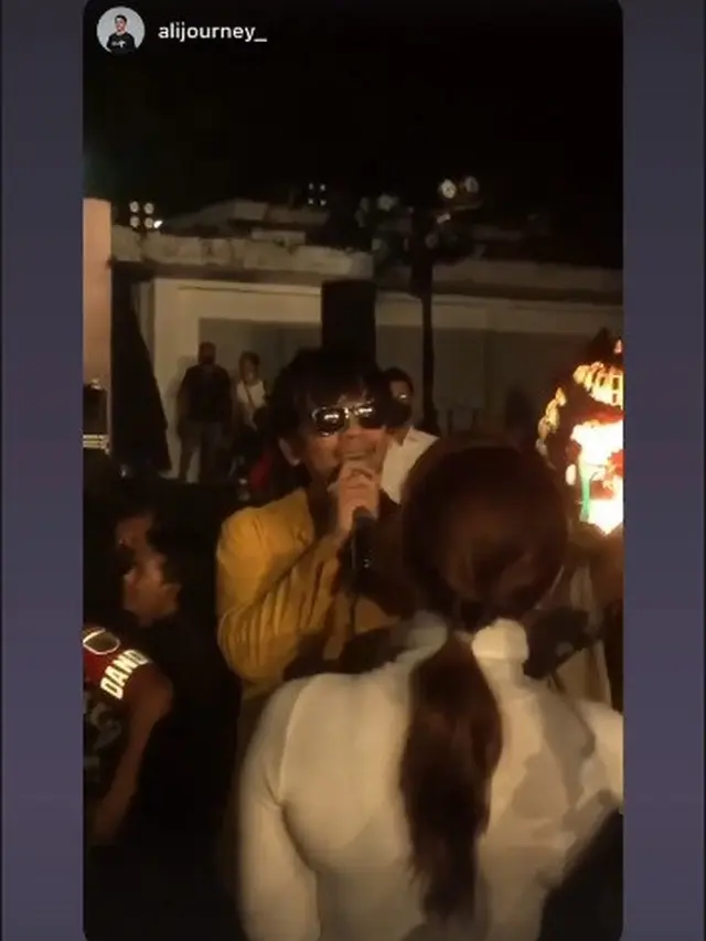 Rian bersama D'Masiv tetap manggung di Banyuwangi beberapa jam setelah kecelakaan (Foto: Instagram/@rianekkypradipta)