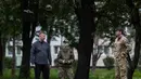 Sekolah militer di Legnica, Polandia, menggelar kursus menerbangkan pesawat tanpa awak atau drone bagi para mahasiswa dan pelajar di negara tersebut. (Wojtek RADWANSKI/AFP)