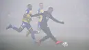 Aksi pemain PSG, Kylian Mbappe melepaskan tembakan ke gawang Sochaux pada laga Piala Prancis di  Auguste Bonal stadium, Sochaux, (6/2/2018). PSG menang 4-1. (AFP/Patrick Hertzog)
