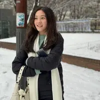 Pada momen Natal dan tahun baru, Nafa Urbach mengajak Mikhaela Lee liburan ke Korea Selatan. Tak hanya berdua, mereka juga ditemani Zack Lee. [Foto: instagram.com/nafaurbach/mikhaela.lee]