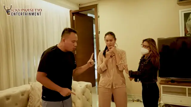 7 Momen Haru Vicky Prasetyo dan Kalina Ocktaranny Kabarkan Kehamilan ke Keluarga