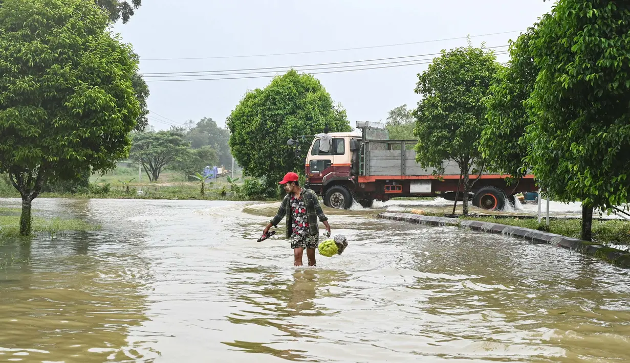 Banjir disebabkan tingginya curah hujan yang mengguyur kota Hpa Yar Gyi di wilayah Bago, Myanmar. (SAI AUNG MAIN/AFP)