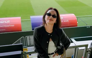 Potret Jennifer Coppen Nonton Justin Hubner Bertanding di Stadion