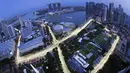 Suasana kawasan Sirkuit Marina Bay City tempat penyelenggaraan F1 GP Singapura (17/9/2017). Pebalap Mercedes, Lewis Hamilton menjadi juara pada ajang tersebut. (AP/Wong Maye-E, File)