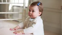 Pihak resmi kerajaan Inggris membagikan foto Princess Charlotte ke publik. (Instagram)