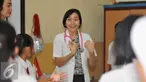 Ikatan Abang None Jakarta (IANTA) memperingati hari Pendidikan Nasional 2016 di SDN 01 Pagi Tegal Parang, Jakarta, Senin (2/5). Kegiatan ini bertujuan untuk memberikan Inspirasi kepada siswa sebagai generasi penerus bangsa. (Liputan6.com/Gempur M Surya)