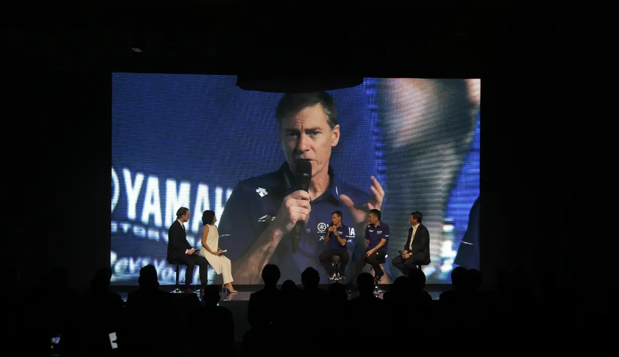 Suasana peluncuran motor baru Pebalap Monster Energy Yamaha untuk MotoGP 2019 di Hotel Four Season, Senin (4/2). Motor baru tersebut diharapkan bisa mengangkat performa Yamaha. (Bola.com/Okie Prabhowo)
