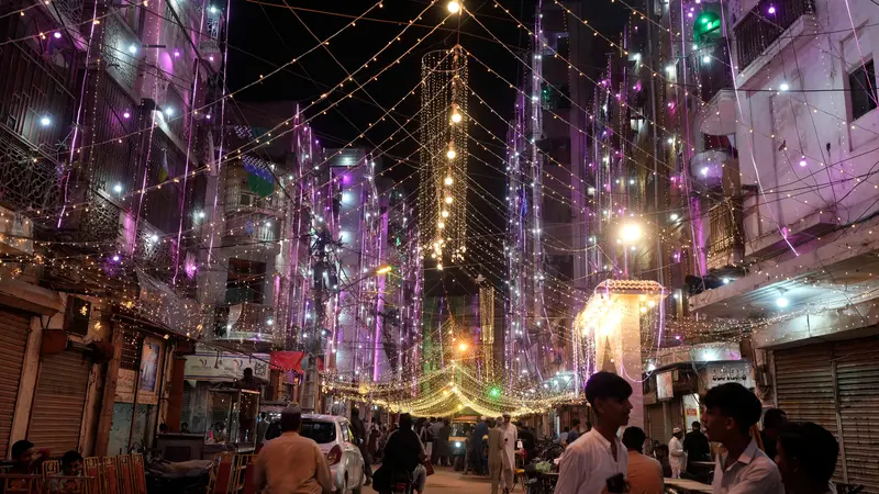 Sambut Maulid Nabi, Masjid di Pakistan Berhias Lampu-lampu