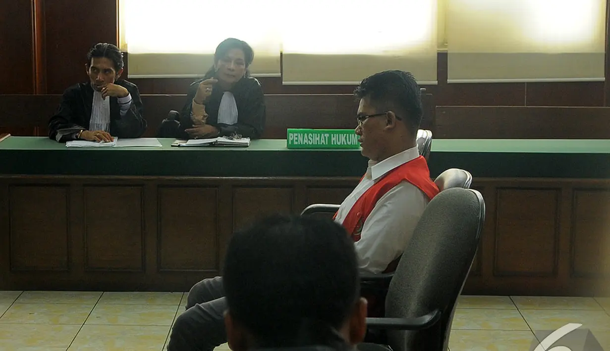 Ahmad Imam Al Hafitd saat menghadiri sidang lanjutan yang beragendakan pembacaan tuntutan dari Jaksa, Pengadilan Negeri, Jakpus, Selasa (4/11/2014).(Liputan6.com/Faisal R Syam)