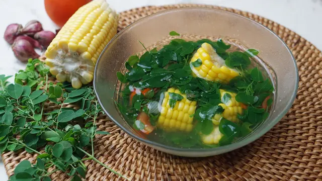 resep sayur bening daun kelor dan jagung