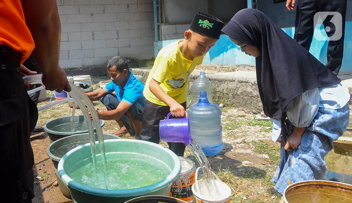 Sementara itu, berbagai wilayah di Kabupaten Bogor saat ini mulai mengalami krisis air. (merdeka.com/Arie Basuki)