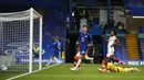 Pemain Chelsea Kai Havertz melakukan selebrasi usai mencetak gol ke gawang Southampton pada pertandingan Liga Premier Inggris di Stamford Bridge, London, Inggris, Sabtu (17/10/2020). Pertandingan berakhir dengan skor 3-3. (Matthew Childs/Pool via AP)