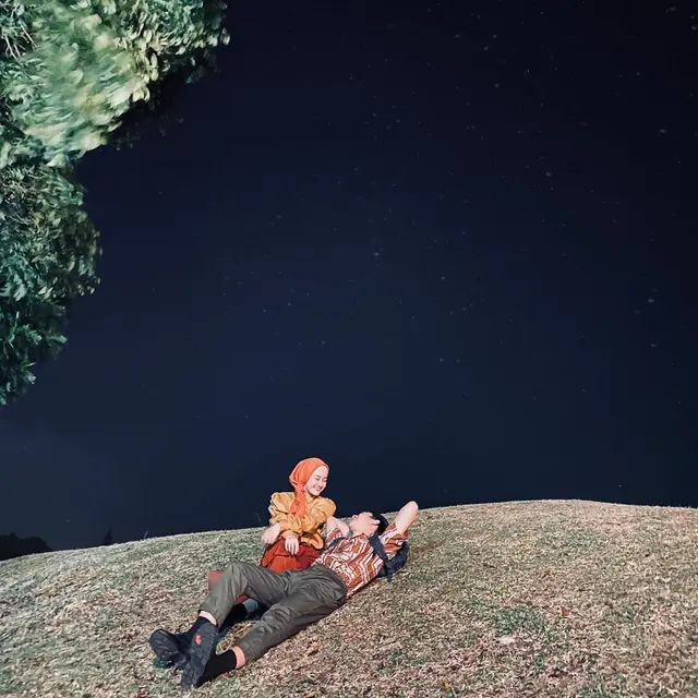 [Fimela] Rey Mbayang dan Dinda Hauw