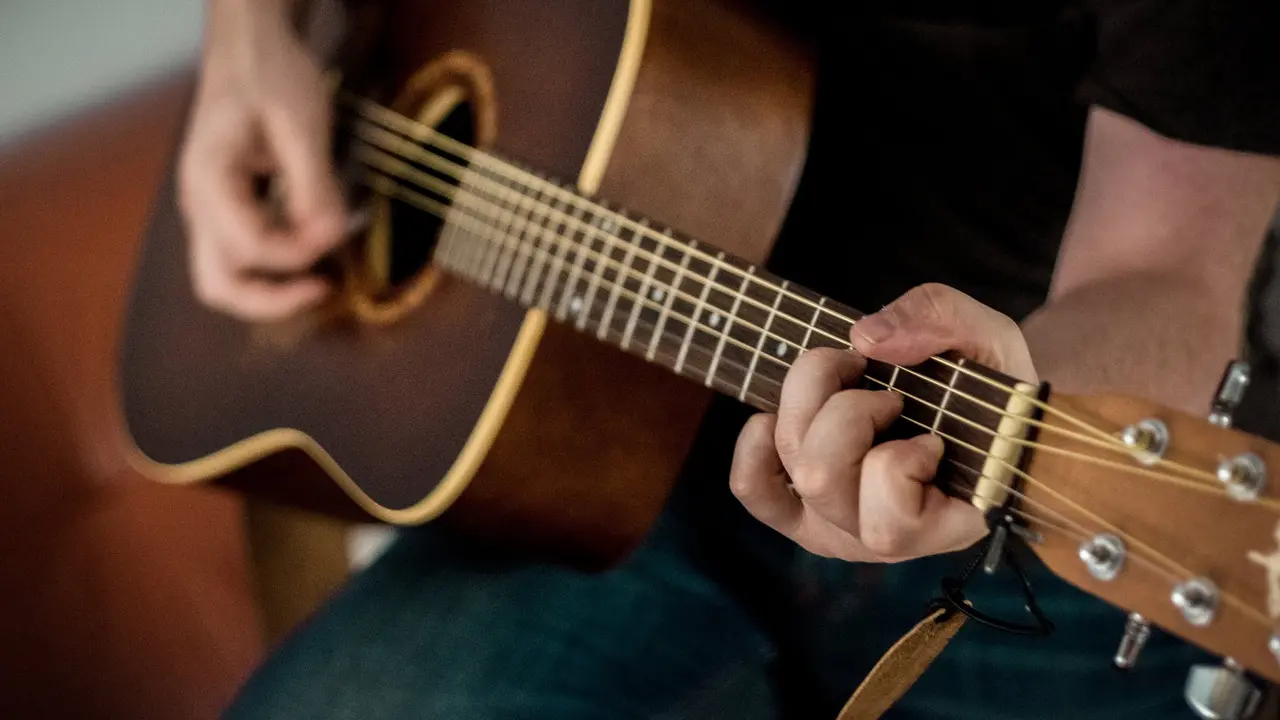 Jenis Musik yang Didominasi Permainan Gitar Penuh Improvisasi Adalah Blues, Ini Penjelasannya
