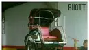 Cuci steam hydraulic supaya bersih sampe kolongnya. (Source: Ist)