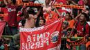 The Jakmania bernyanyi memberikan dukungan saat timnya Persija Jakarta melawan Perseru Serui pada lanjutan Liga 1 2017 di Stadion Patriot Bekasi, Selasa (19/9/2017). Persija menang 1-0. (Bola.com/Nicklas Hanoatubun)