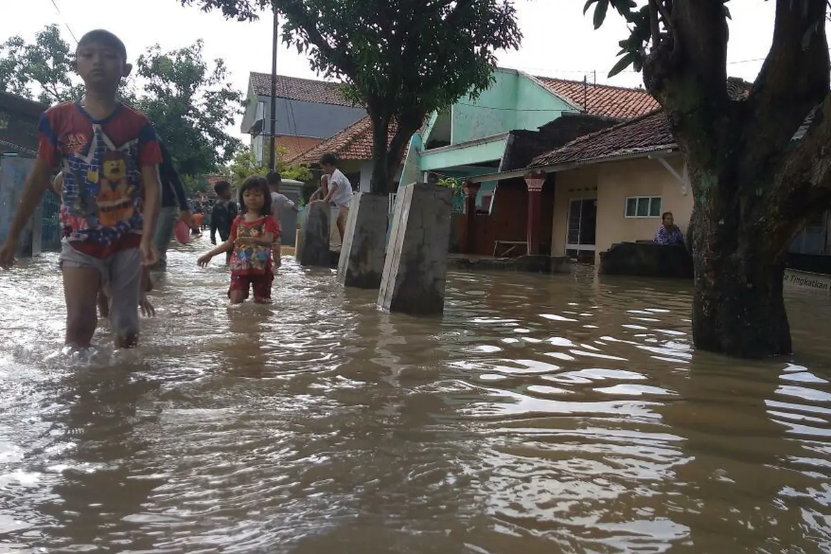 Banjir Hingga Longsor Landa Kawasan Timur Cirebon dan Majalengka