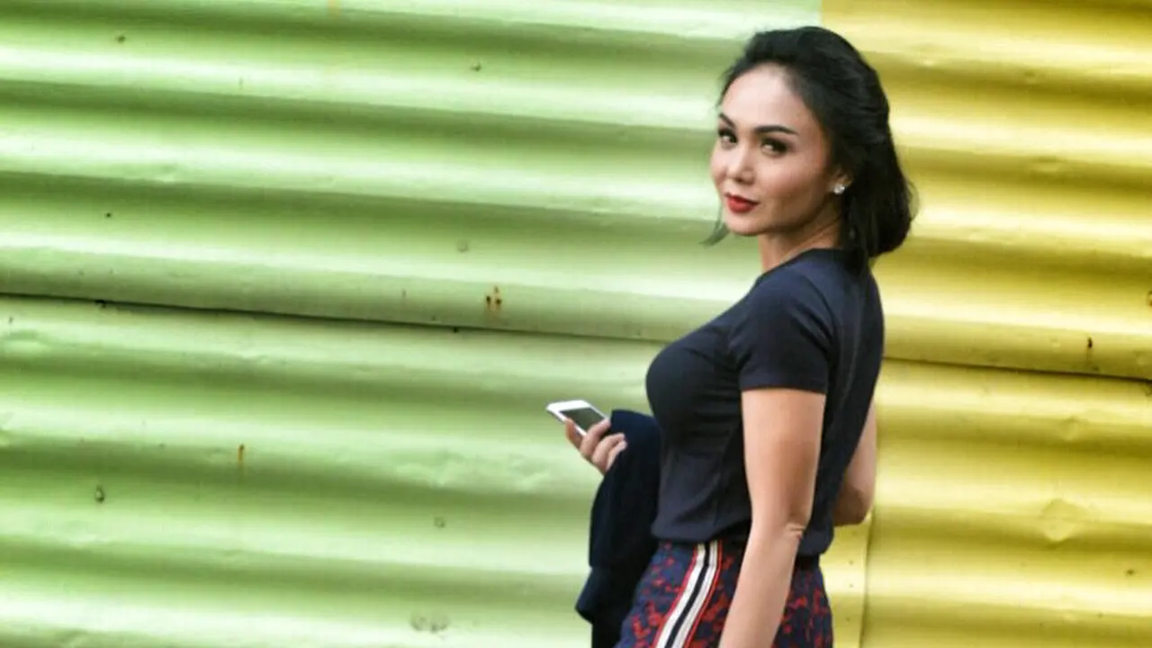 [Bintang] Dibilang Keriput, Ini 8 Foto Yuni Shara yang Cantik dan Awet Muda