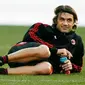 AC Milan defender Paolo Maldini relaxes during a practice session in Yokohama, 14 December 2007 in the final of the FIFA Club World Cup match 16 December. AFP PHOTO/Toru YAMANAKA