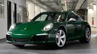 Porsche 911 ke-1.000.000 baru keluar dari lini produksi. Ia dipamerkan di museum dan akan dibawa keliling dunia (Foto: autoexpress.co.uk). 