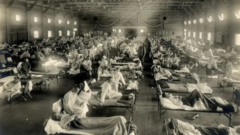 Rumah sakit darurat selama pandemi flu Spanyol, Camp Funston, Kansas, 1918.(foto: Arsip Sejarah Otis, Museum Nasional Kesehatan dan Kedokteran)