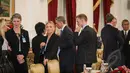 Delegasi Norwegia ikut dalam pertemuan antara Presiden Jokowi dengan PM Norwegia, Erna Solberg di Istana Negara, Jakarta, Selasa (14/4/215). Kunjungan PM Norwegia Erna Solberg dalam rangka mempererat hubungan bilateral. (Liputan6.com/Faizal Fanani)