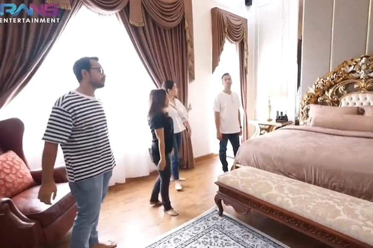 Potret Kamar Tidur Kiky Saputri (YouTube/Rans Entertainment)