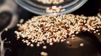 Ilustrasi Biji Quinoa. Photo by Dan Dennis on Unsplash