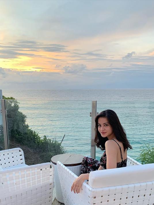 Mengenal Ovi Dian, Presenter Tajir yang Halaman Rumahnya ...