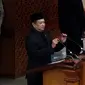 Ketua DPR Bambang Soesatyo berbicara dalam Sidang Paripurna di Senayan, Jakarta, Rabu (14/2). Bambang menyebut pelantikan pimpinan baru DPR asal PDIP akan dilaksanakan pada pembukaan masa sidang selanjutnya. (Liputan6.com/JohanTallo)