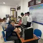 Dua WN Malaysia dan satu WN Cina sedang diperiksan di Kantor Imigrasi Nunukan, Kalimantan Utara. (foto: istimewa)