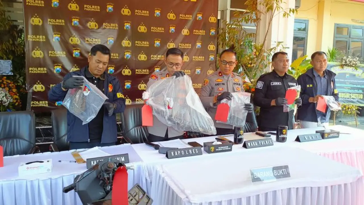 Barang bukti kasus paman bunuh keponakan di Mapolres Pasuruan. (Istimewa).