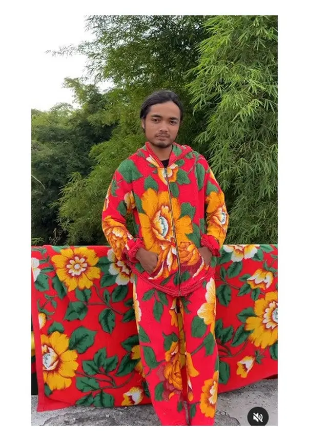 6 Outfit Nyeleneh Manfaatkan Benda Sekitar Ini Kocak, Salah Satunya dari Selimut