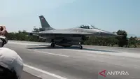 Pesawat Tempur TNI Mendarat di Tol Probolinggo