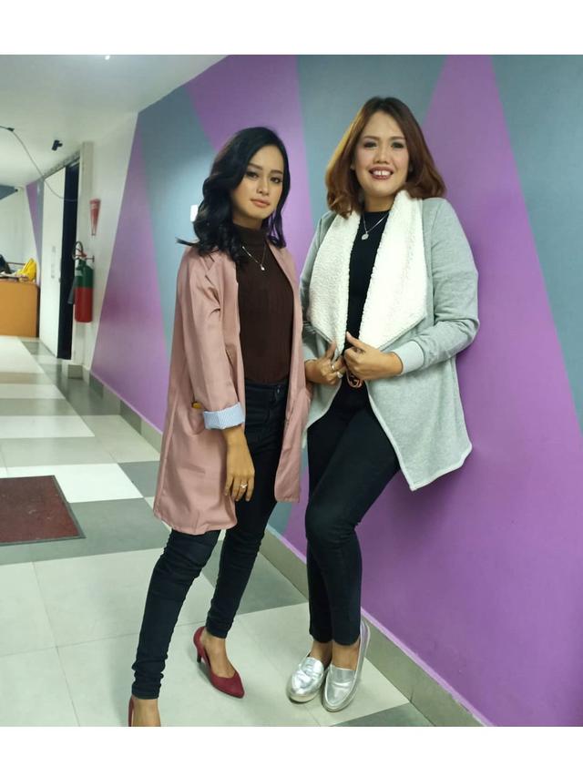 Bertengkar hingga Putuskan Adopsi Anak, Ini 6 Momen Kebersamaan Elly Sugigi dan Putri Kandungnya