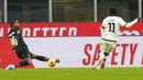 Pemain Spezia Emmanuel Gyasi mencetak gol ke gawang Milan pada pertandingan sepak bola Liga Italia di Stadion San Siro, Milan, Italia, 17 Januari 2022. AC Milan kalah 1-2. (AP Photo/Luca Bruno)