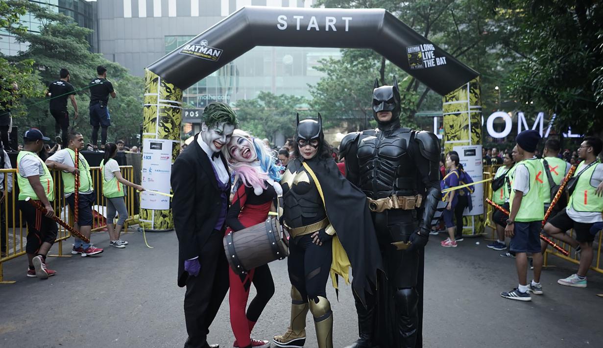 Para pelari berpose saat mengikuti Batman Run Series di Jakarta Barat, Minggu (1/12). Acara ini merupakan kerjasama antara Indofunrun dengan Lippo Mall Puri. (Dokumentasi Indofunrun)