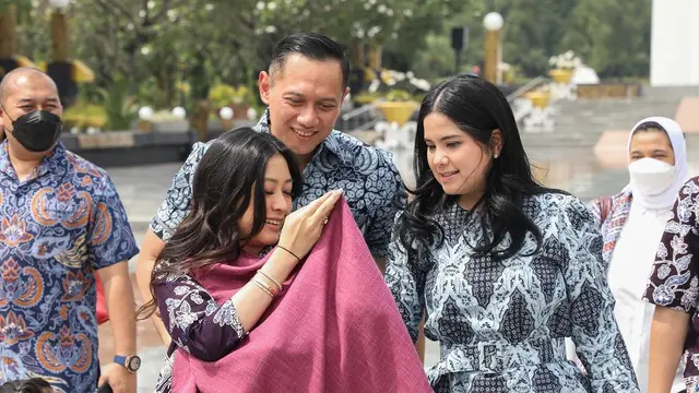 6 Momen SBY Ziarah Ke Makam Ani Yudhoyono di Hari Ultah, Tradisi Sejak 4 Tahun Lalu