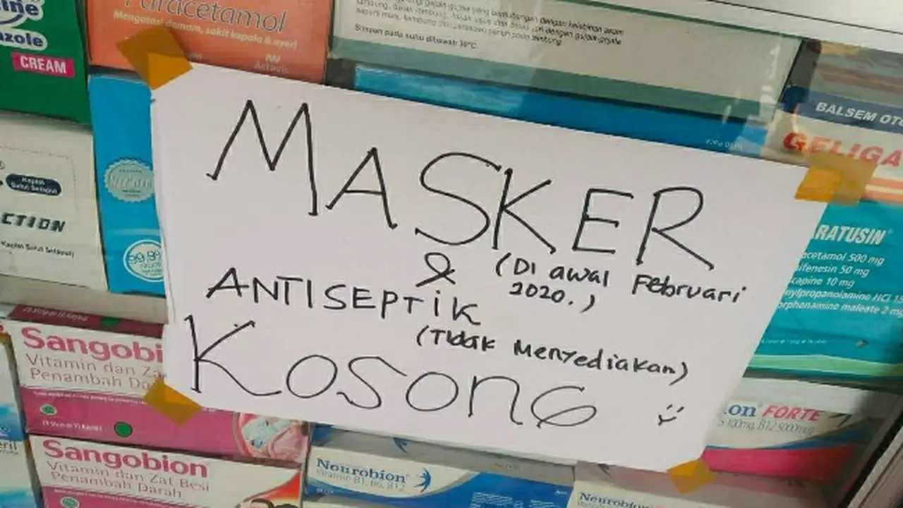 Pemberitahuan di sebuah apotek yang tidak lagi menjual masker sejak pandemi virus corona.