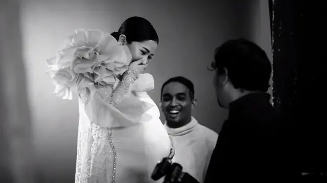 7 Momen Kenangan Maternity Shoot Mutia Ayu dan Glenn Fredly yang Penuh Keceriaan