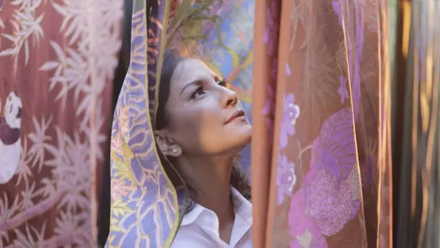 Poppy Karim di Hari Batik Nasional