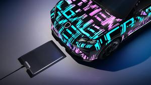 Porsche kenalkan teknologi pengisian daya nirkabel untuk Cayenne Electric (arenaev.com)