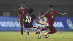 2. Bayu Pradana menjadi kunci dari permainan Timnas Indonesia karena disiplin mengawal lini tengah. Bermain sebagai holding midfielder dirinya mencatat persentase akurasi passing menembus 92 persen. (Bola.com/Vitais Yogi Trisna)