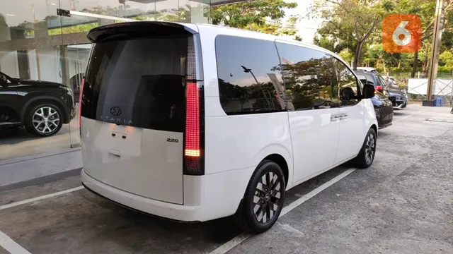 Hyundai Staria