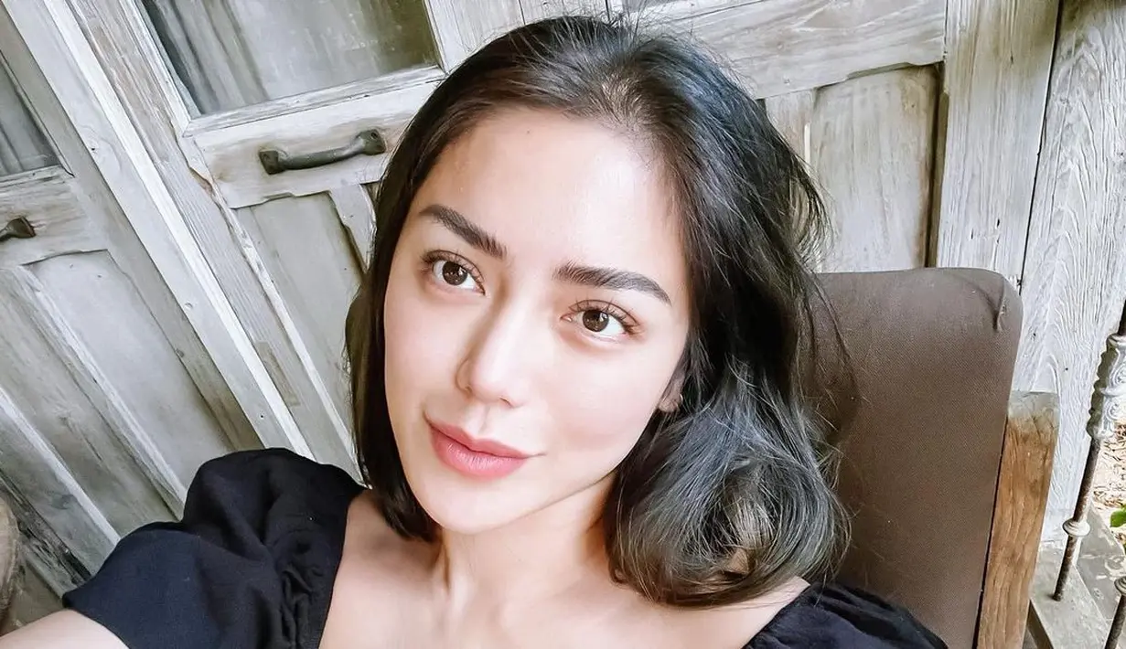 <p>Jessica Iskandar mengunggah beberapa potret terbaru dirinya selfie. Ini merupakan momen di mana ia tampil setelah melakukan operasi hidung. Foto: Instagram.</p>