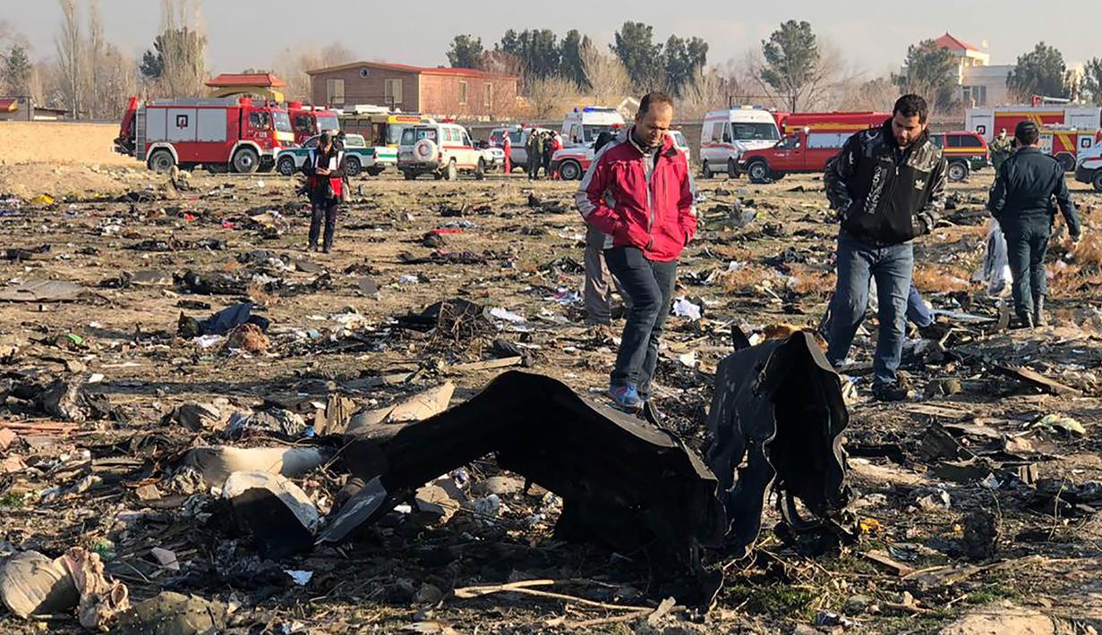 Foto Puing Puing Pesawat Boeing 737 Ukraina Yang Jatuh Di Iran