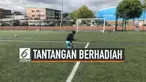Ditantang sang ayah menendang bola mengenai mistar tiga kali berturut-turut. Seorang bocah menunjukkan kemampuannya hingga mendapat hadiah PlayStation 5.