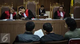 Suasana sidang di Pengadilan Negeri (PN) Jakarta Pusat, Senin (28/3). Dua pengacara dan satu mahasiswa terkait dugaan kriminalisasi yang dilakukan oleh aparat kepolisian terhadap mereka. (Liputan6.com/Faizal Fanani)
